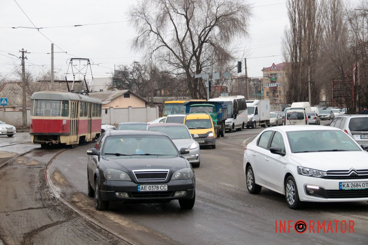 Маршрутка с пассажирами залетела на легковушку: фото с места сильного ДТП на Ивана Нечуя-Левицкого в Днепре 15