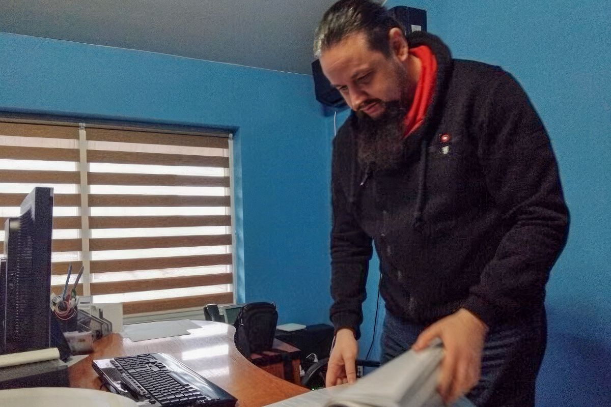 Поки триває судовий розгляд про незаконність дій податківців, власник хустського інтернет-провайдера Євген Рушинець платить податки за спрощеною системою Поки триває судовий розгляд про незаконність дій податківців, власник хустського інтернет-провайдера Євген Рушинець платить податки за спрощеною системою