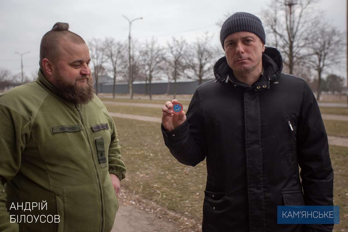 Автівка необхідна оборонцям для оперативного переміщення особового складу У Кам’янському військовим передали автівку, генератор та смаколики 4