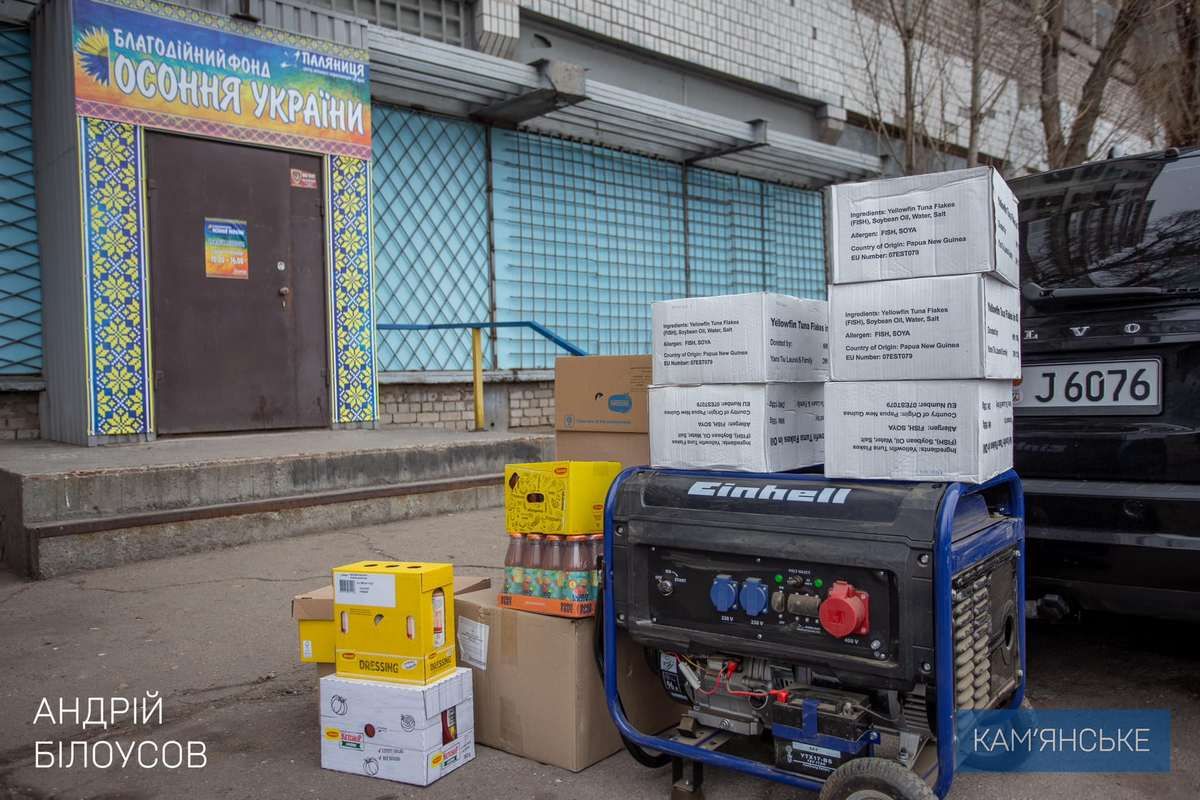 Генератор дозволить підтримувати безперебійну роботу безпілотних систем У Кам’янському військовим передали автівку, генератор та смаколики 5