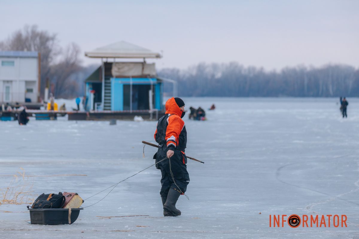 4 марта Информатор проехался по городу и снял, как люди рискуют ради улова