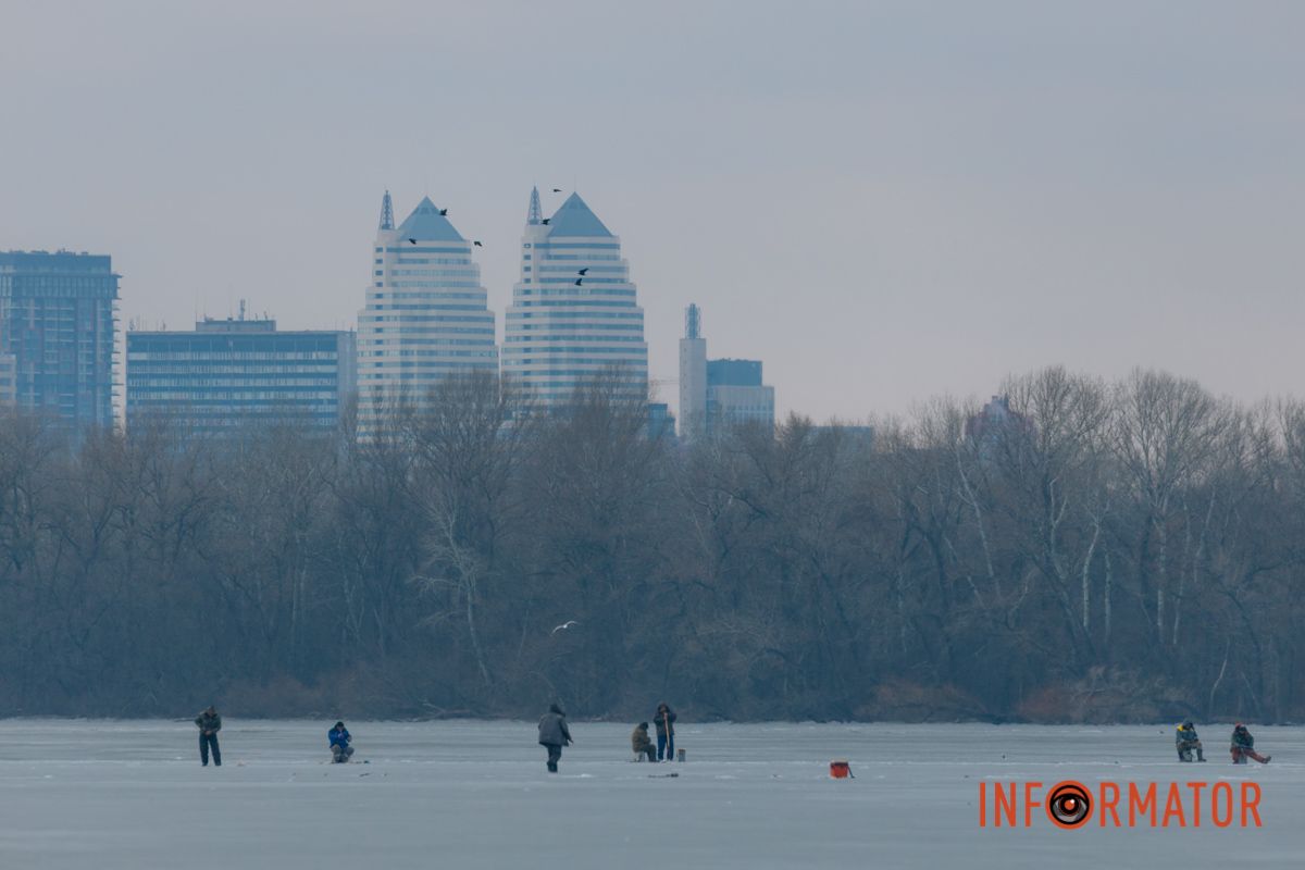 Не проверяйте крепость льда ударами ног