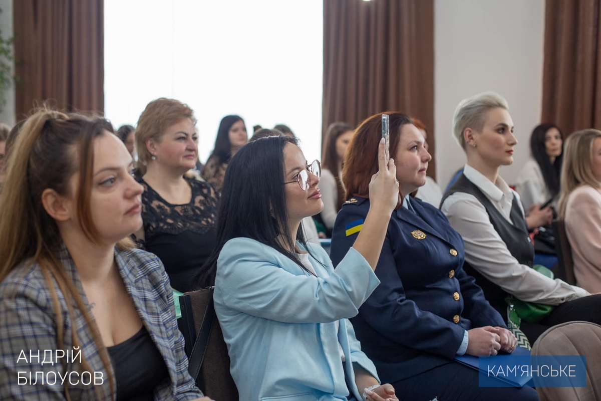 Площадка для обмена опытом: в Каменском прошел форум «Женщины вдохновляют» 5