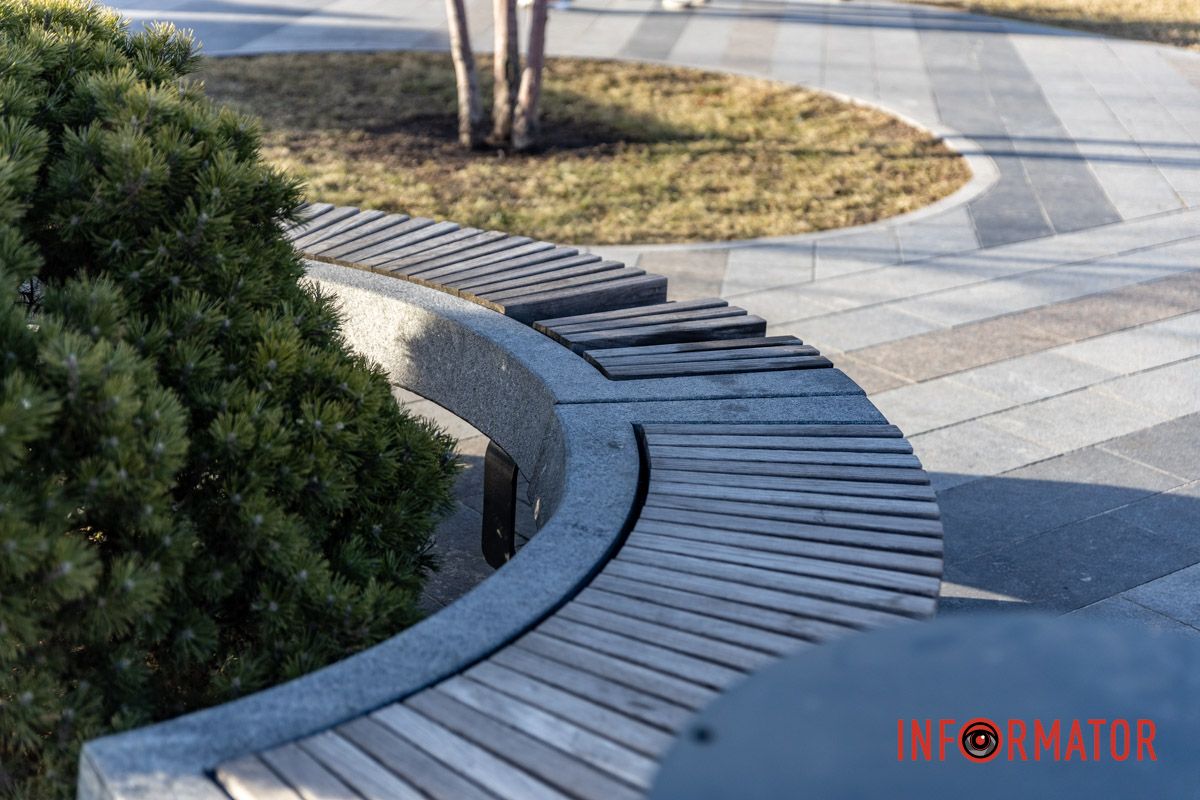 Любимое место горожан приходит в упадок: что произошло со сквером Прибрежным в Днепре.