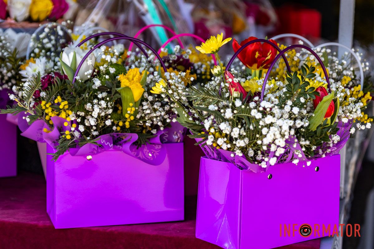 Какие цвета Цветочный бум: сколько стоят цветы в Днепре перед 8 марта 21