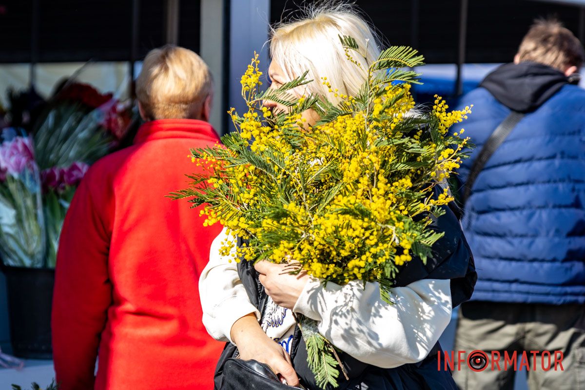 Накануне 8 марта в Днепре вырос спрос на цветы Цветочный бум: сколько стоят цветы в Днепре перед 8 марта 1