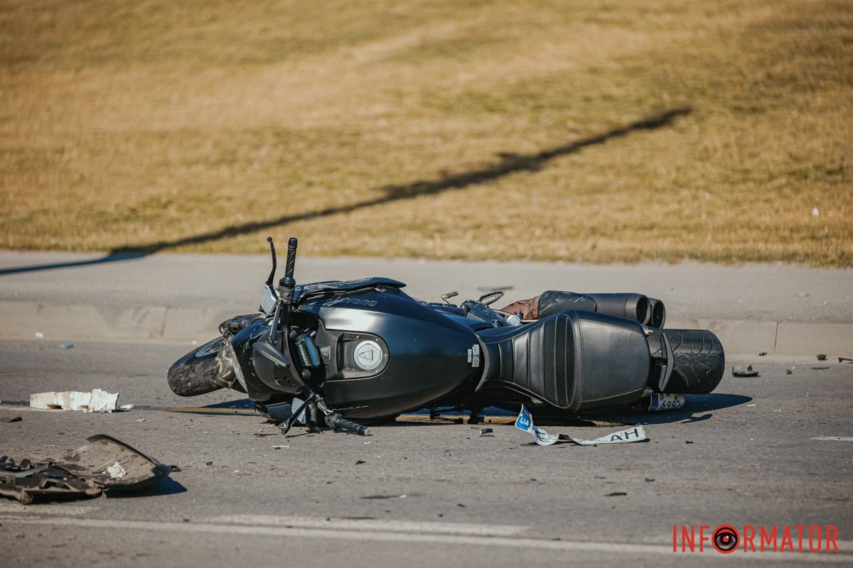 У неділю, 9 березня, на Набережній Перемоги сталася ДТП У Дніпрі на Набережній Перемоги Mitsubishi зіштовхнувся з мотоциклістом: є постраждалий 1