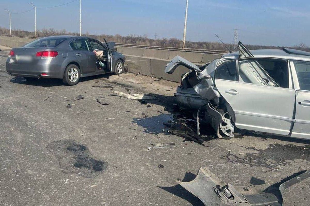 За попередньою інформацією, постраждала вагітна жінка, дитина та водій. За попередньою інформацією, постраждала вагітна жінка, дитина та водій.