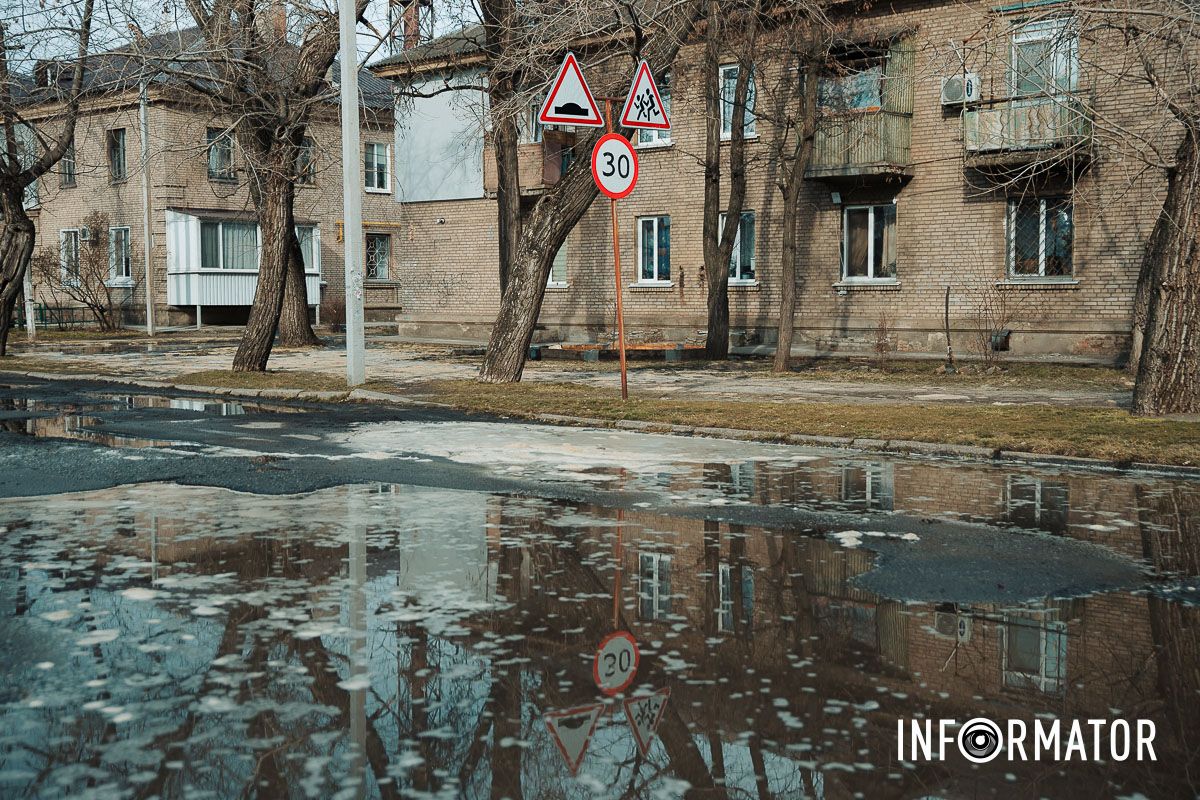 Пенная вода превратила ж/м Северный в Днепре в маленькую Венецию: 3