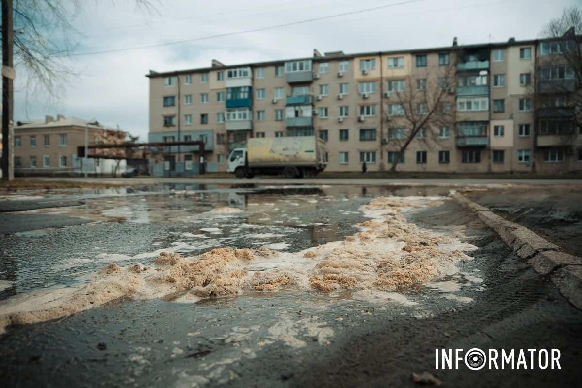 Пенная вода превратила ж/м Северный в Днепре в маленькую Венецию: 4