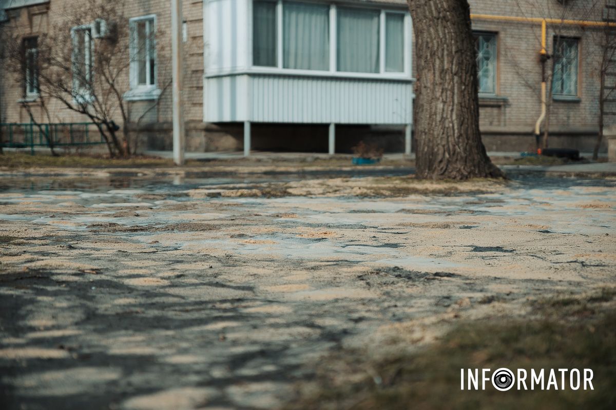 Пенная вода превратила ж/м Северный в Днепре в маленькую Венецию: что произошло 5