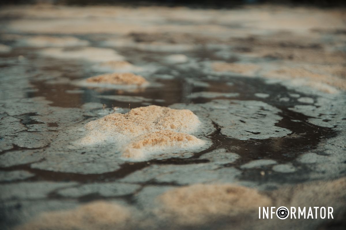 Пенная вода превратила ж/м Северный в Днепре в маленькую Венецию: 8