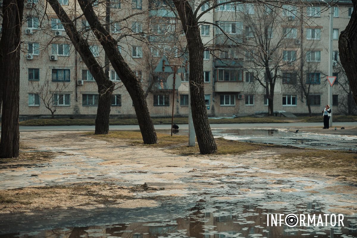 Пенная вода превратила ж/м Северный в Днепре в маленькую Венецию: 9
