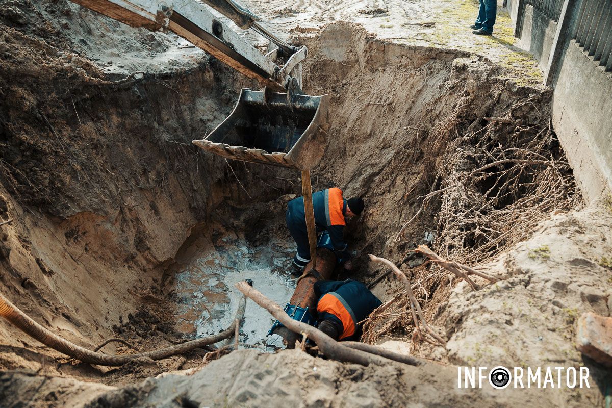 Пенная вода превратила ж/м Северный в Днепре в маленькую Венецию: что произошло 10