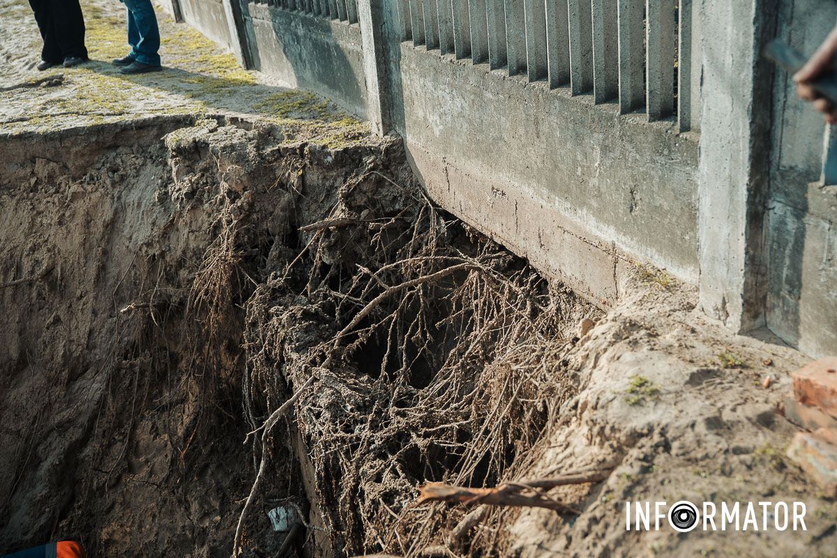Пенная вода превратила ж/м Северный в Днепре в маленькую Венецию: что произошло 13