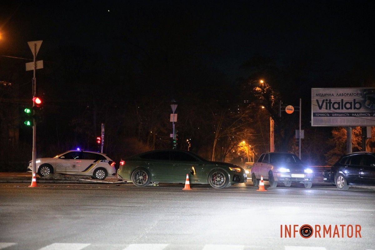 у Дніпрі на перехресті проспектів Пилипа Орлика та Олександра Поля сталася ДТП у Дніпрі на перехресті проспектів Пилипа Орлика та Олександра Поля сталася ДТП