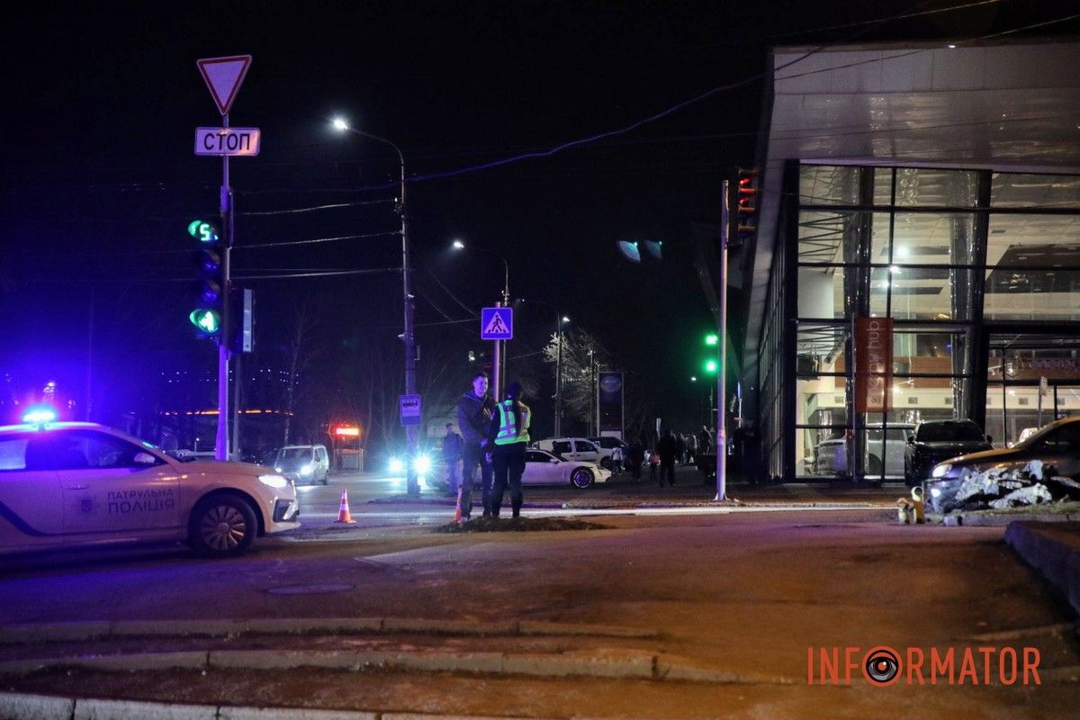 За попередньою інформацією, жінка йшла по пішохідному переходу на червоний сигнал світлофора За попередньою інформацією, жінка йшла по пішохідному переходу на червоний сигнал світлофора