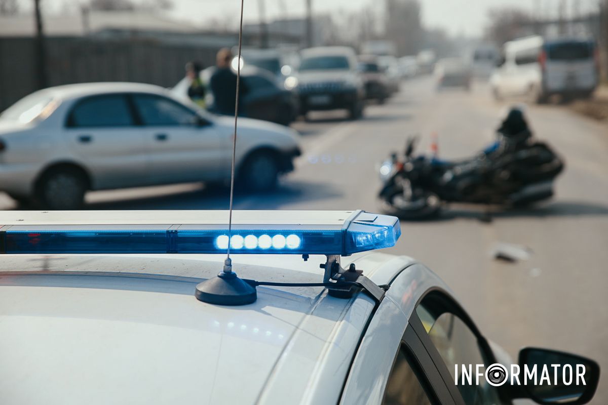 У Дніпрі на Нечуя-Левицького зіткнулись Daewoo та мотоцикліст: рух ускладнений 5