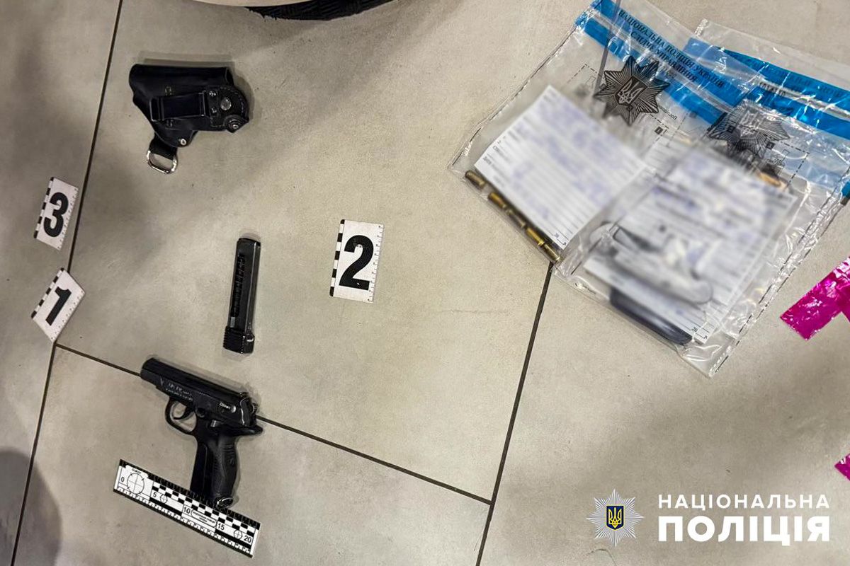 Затянули в Ауди, избили и требовали 68 тысяч долларов: братья из Днепра угрожали убить 26-летнего мужчину.