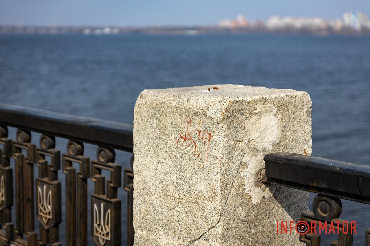 Вандали викрали, але скульптор уже працює