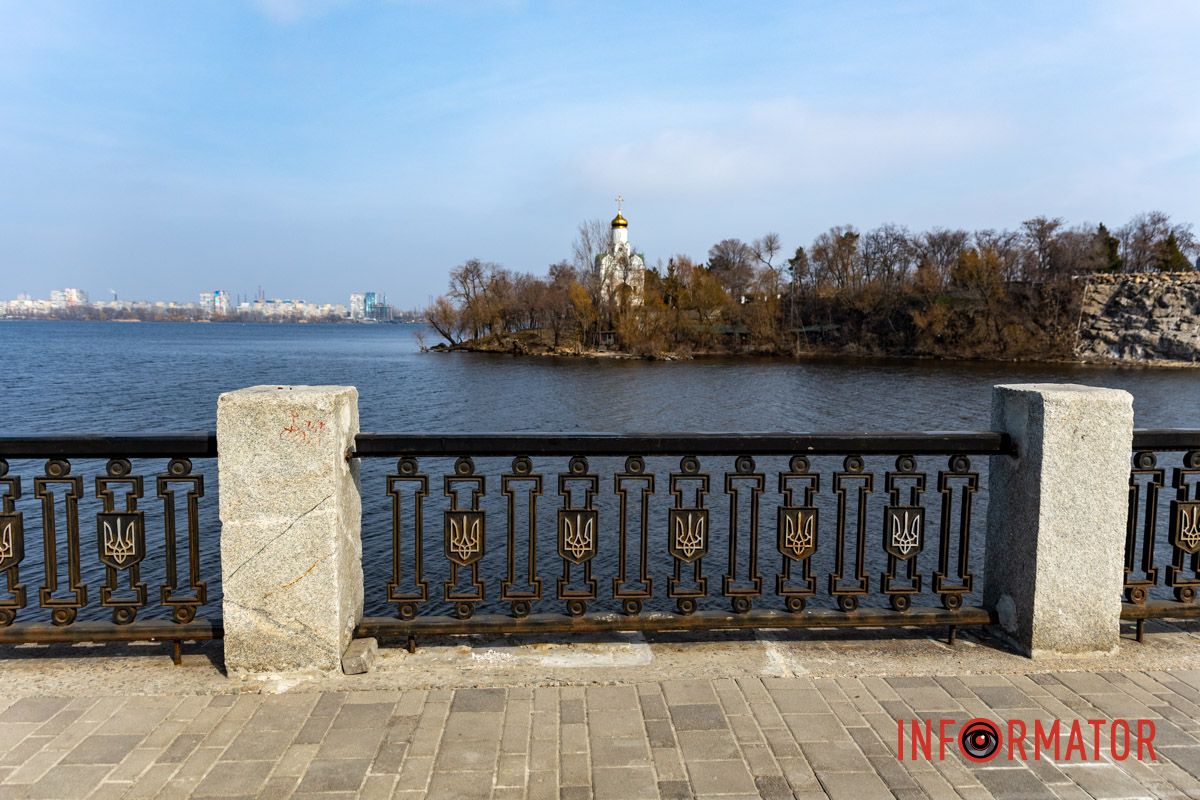 У Дніпрі вкрали мініскульптуру "Дніпровські лоцмани" з котиком на човні