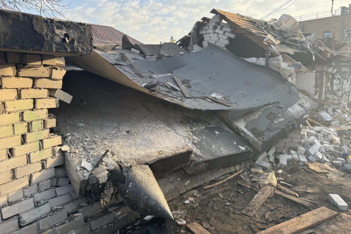 На місцях ударів працюють понад 60 рятувальників На місцях ударів працюють понад 60 рятувальників