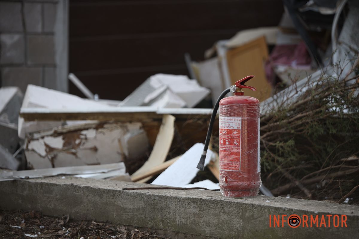 Зруйнований будинок та вибиті вікна: як виглядають наслідки ворожої атаки безпілотниками по Дніпру 6