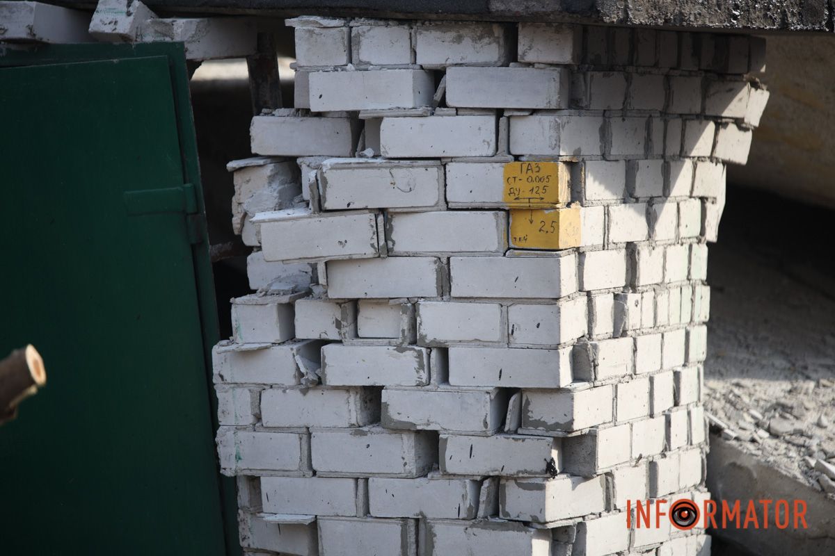 Зруйнований будинок та вибиті вікна: як виглядають наслідки ворожої атаки безпілотниками по Дніпру 10