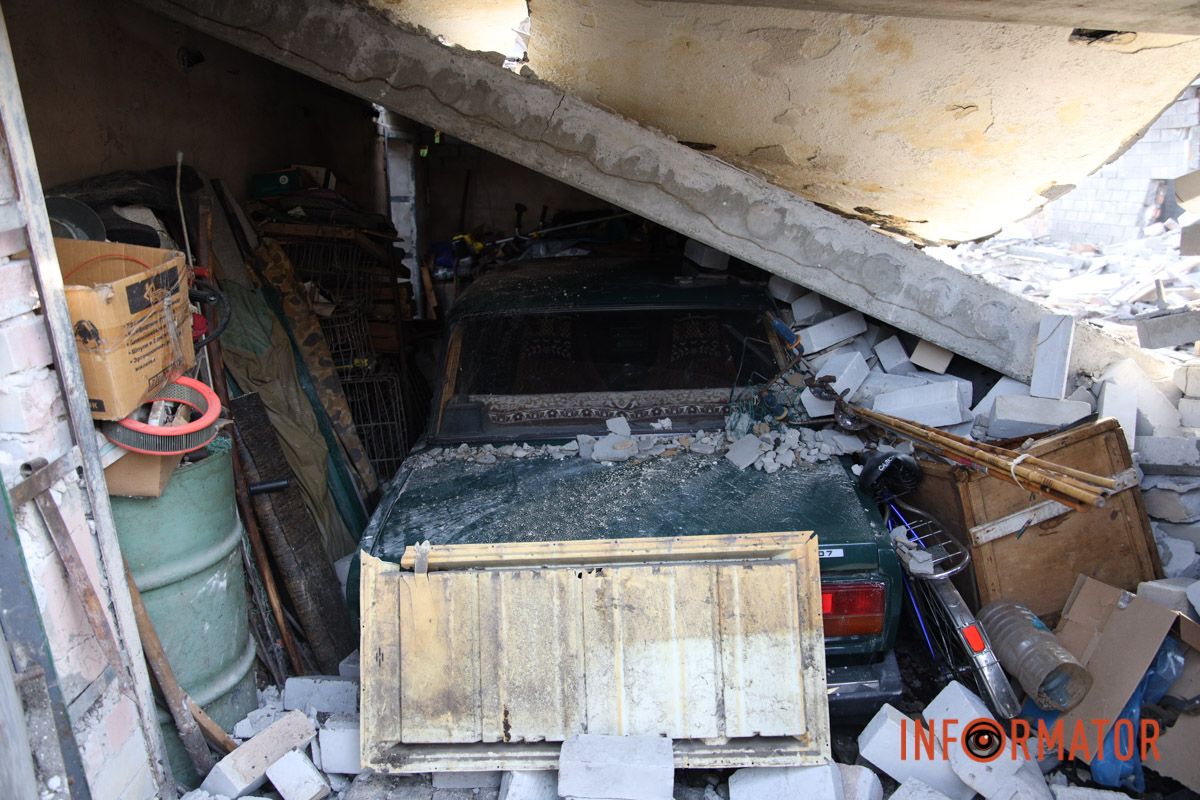 Зруйнований будинок та вибиті вікна: як виглядають наслідки ворожої атаки безпілотниками по Дніпру 12