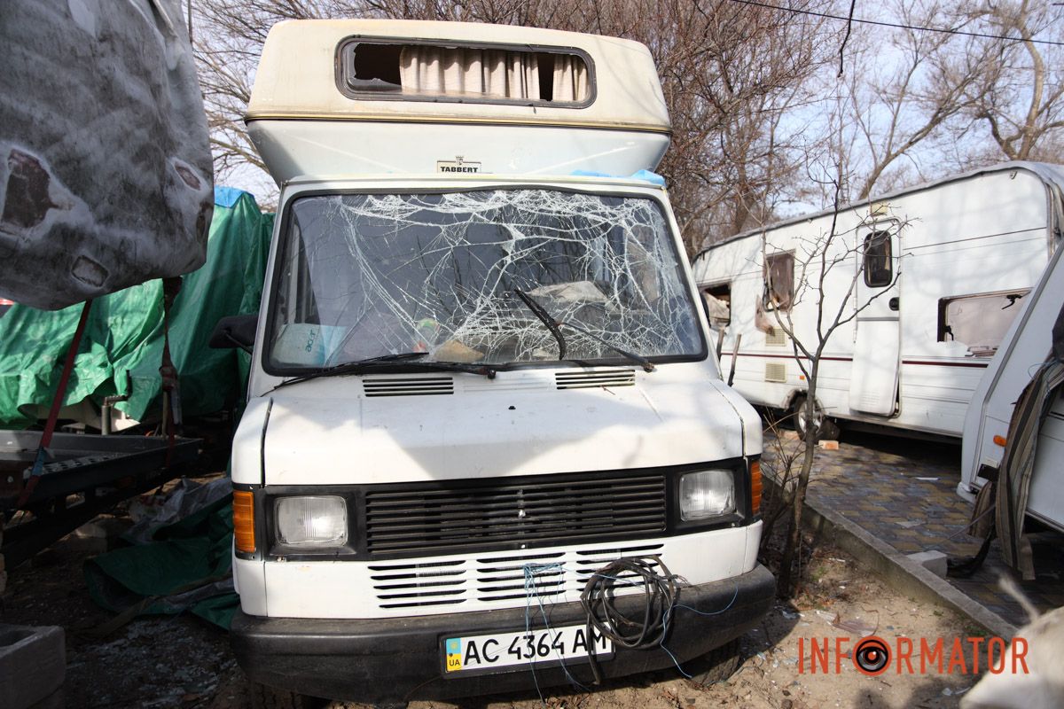 Зруйнований будинок та вибиті вікна: як виглядають наслідки ворожої атаки безпілотниками по Дніпру 18