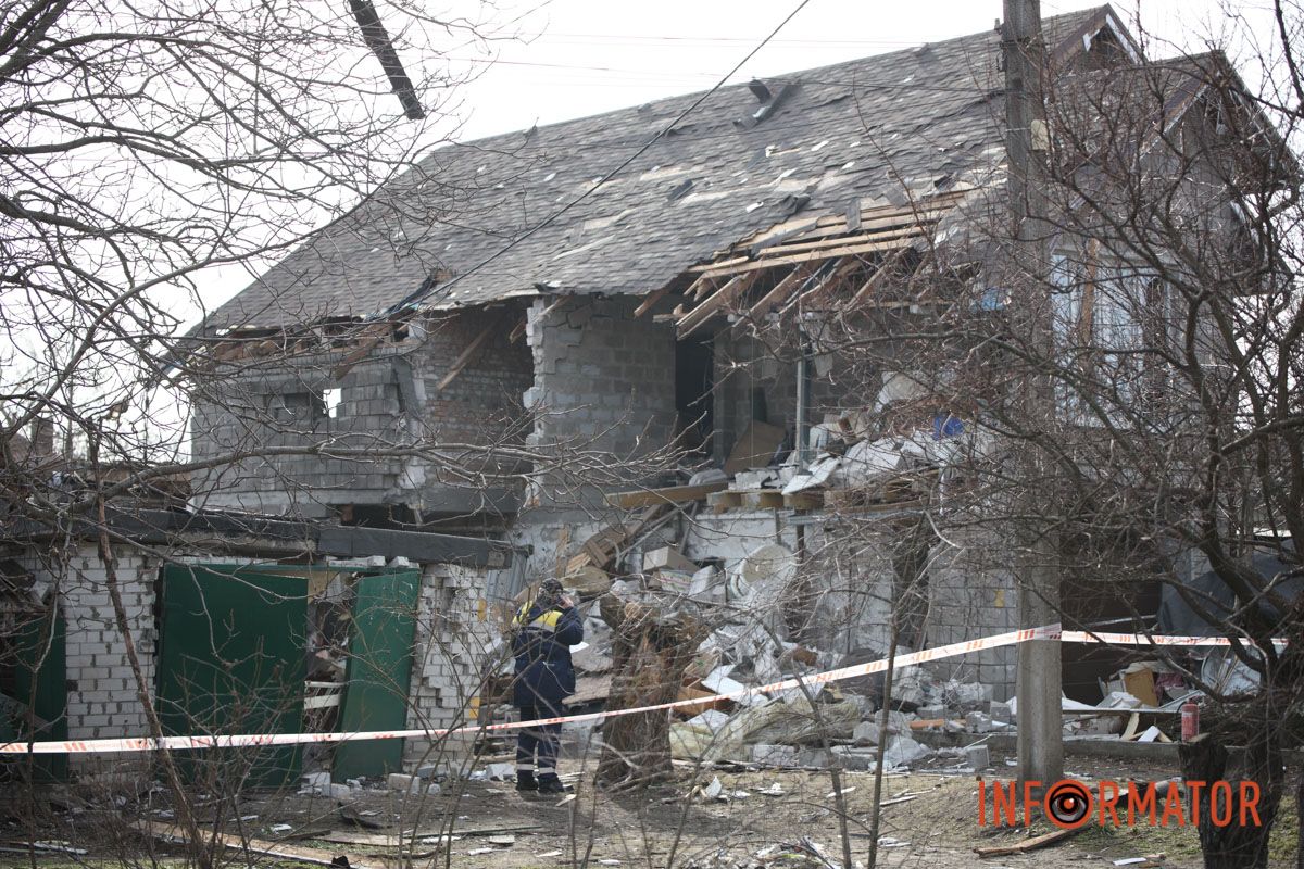 Зруйнований будинок та вибиті вікна: як виглядають наслідки ворожої атаки безпілотниками по Дніпру 2