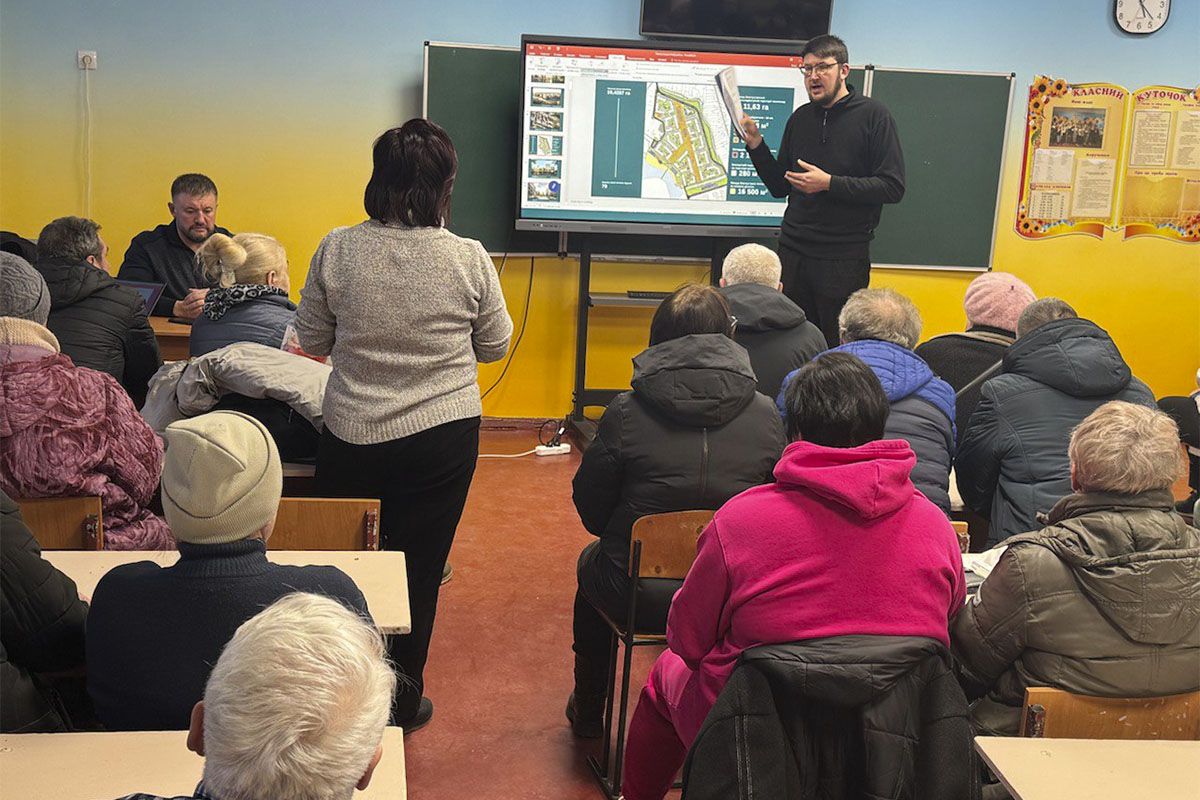 Зустріч забудовника з мешканцями ж/м Ломівський Комфорт для містян, повага до людей, турбота про довкілля: на лівому березі Дніпра планують звести новий ЖК 1