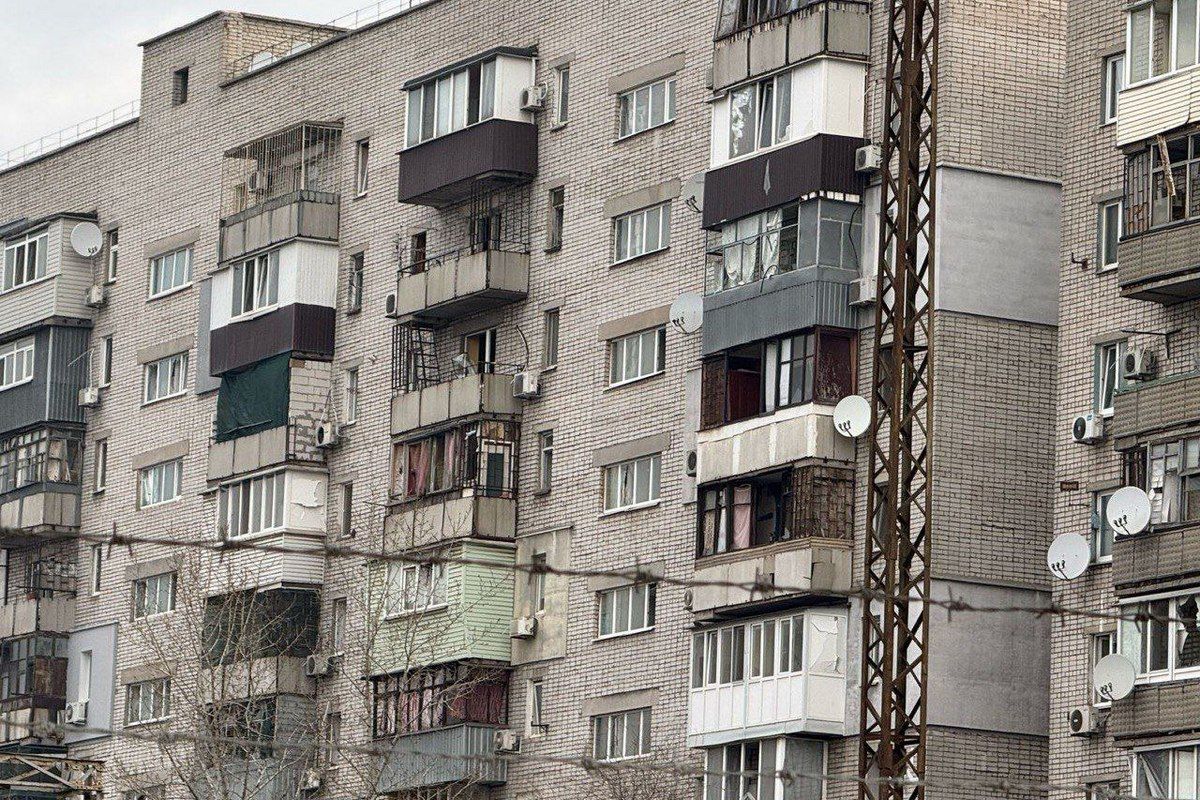 У Дніпрі вибило у будинках щонайменше 100 вікон