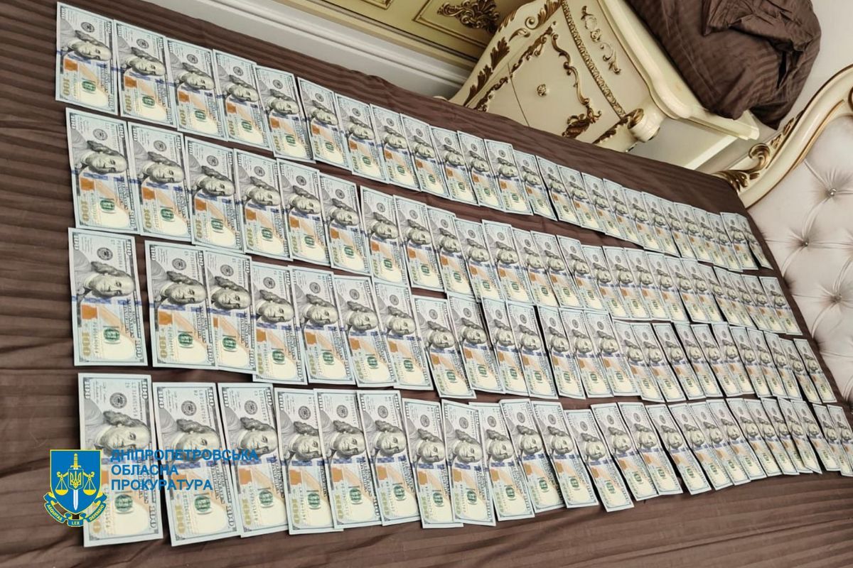 Правоохранители изъяли почти миллион гривен и 160 тысяч долларов Правоохранители изъяли почти миллион гривен и 160 тысяч долларов