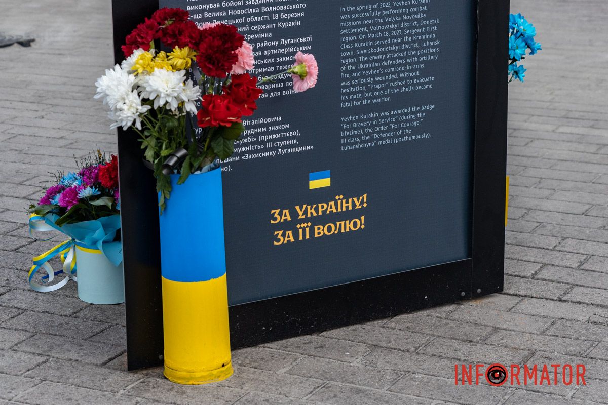 В планах – создать постоянный мемориал Жизнь, которую оборвала война: в Днепре на площади Единства обновили аллею памяти 16