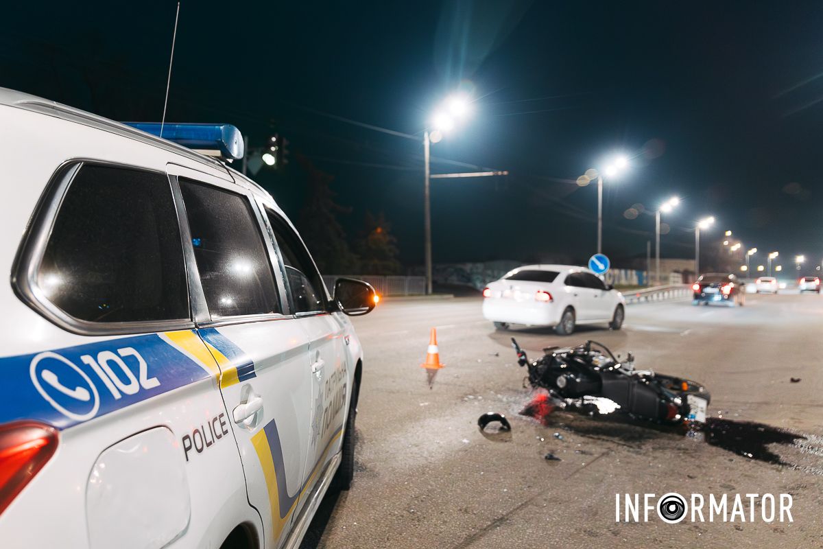 Зіткнулись мотоцикліст на Suzuki та автомобіліст на Kia У Дніпрі на Набережній Заводській зіткнулись Kia та Suzuki: водій двоколісного загинув на місці ДТП 2
