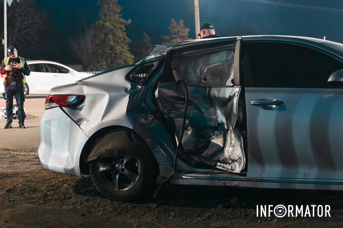 Kia їхала зі сторони Січеславської Набережної у напрямку Фортечної У Дніпрі на Набережній Заводській зіткнулись Kia та Suzuki: водій двоколісного загинув на місці ДТП 5