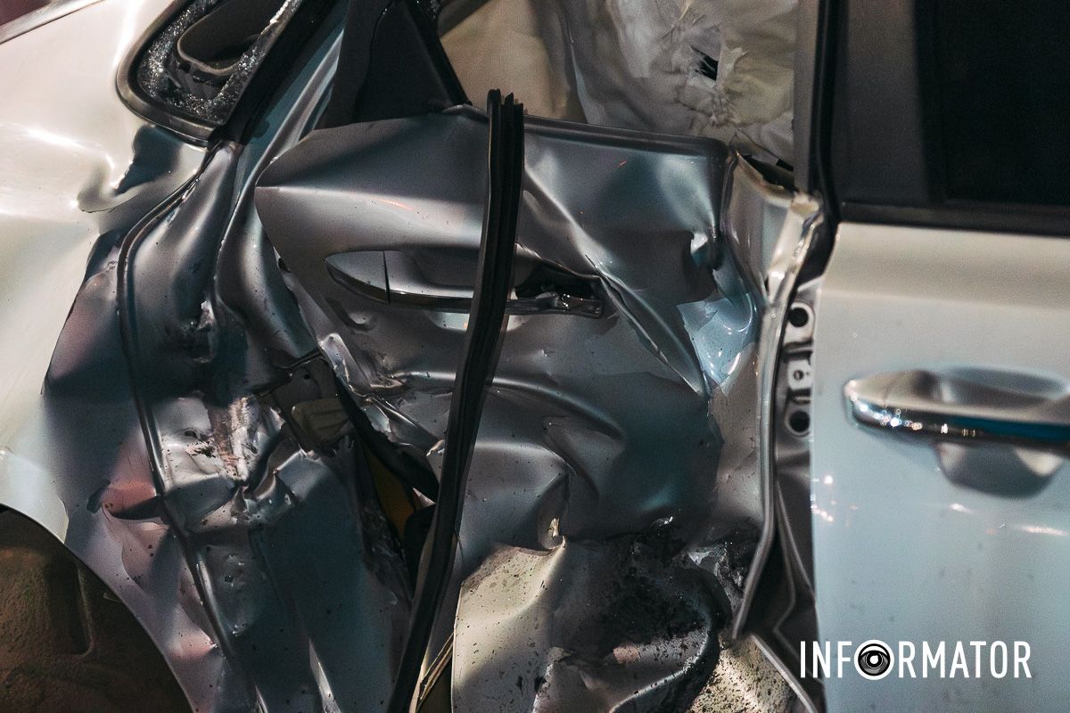 Удар був такої сили, що двері авто зім'яло У Дніпрі на Набережній Заводській зіткнулись Kia та Suzuki: водій двоколісного загинув на місці ДТП 10