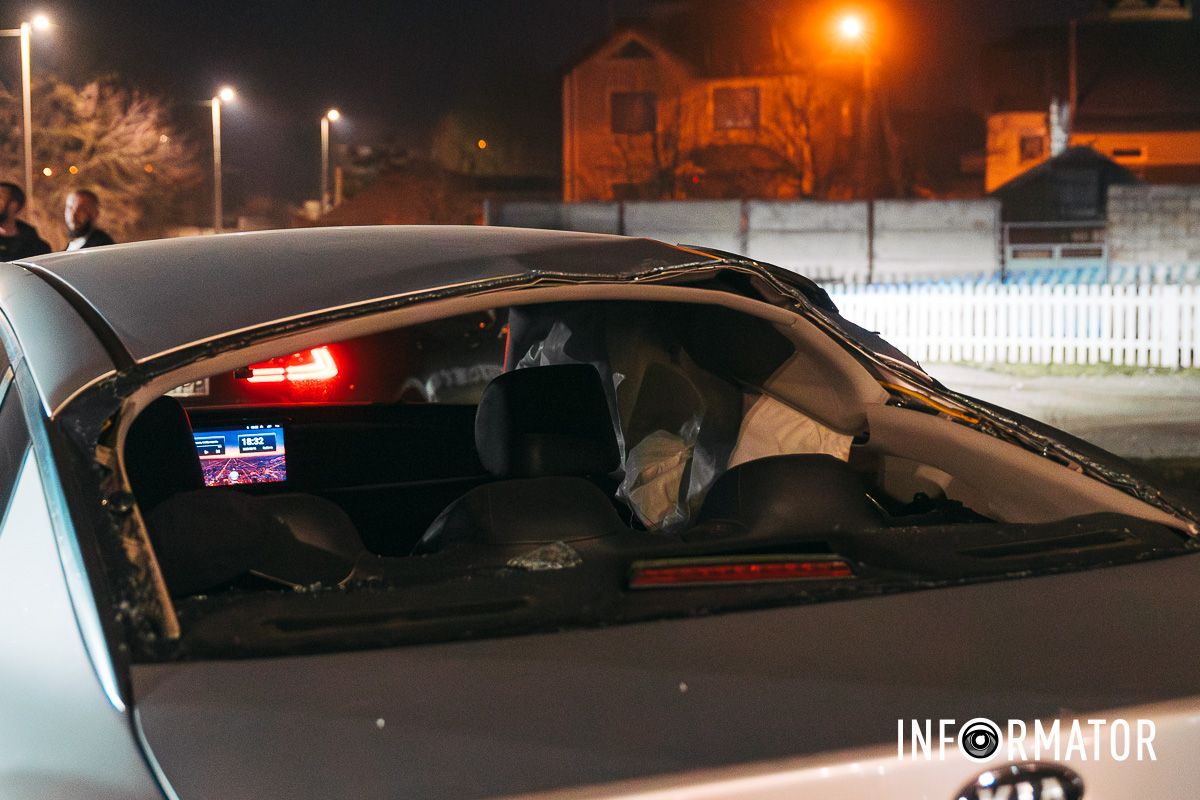 Також деформувався дах У Дніпрі на Набережній Заводській зіткнулись Kia та Suzuki: водій двоколісного загинув на місці ДТП 13