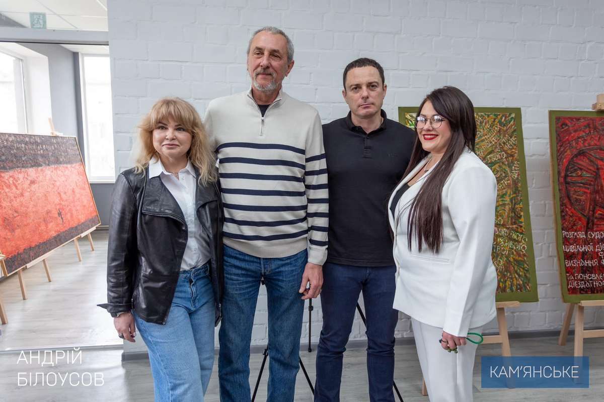 Работает Вячеслав в области монументального искусства, живописи и пластики Работает Вячеслав в области монументального искусства, живописи и пластики