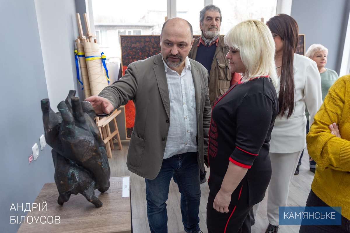 Художник родом из Бахмута, он известен на всю Украину. Художник родом из Бахмута, он известен на всю Украину.