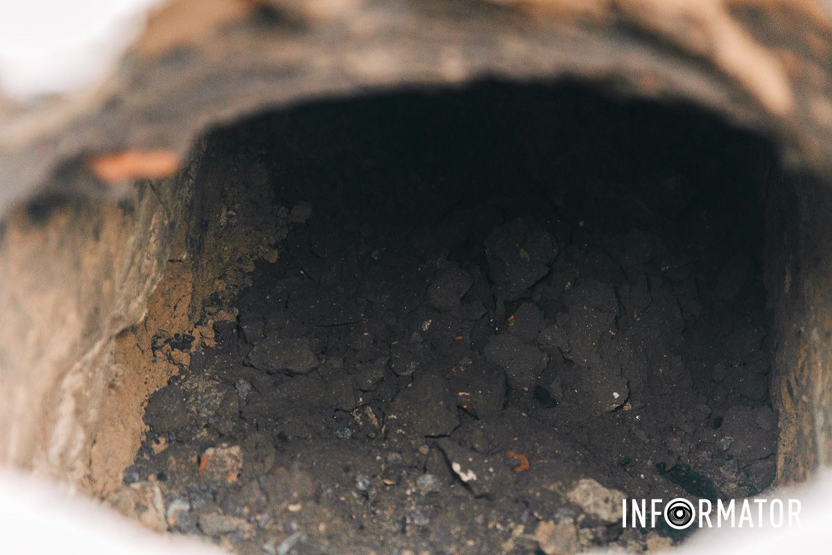 Місцеві жителі занепокоєні, адже ситуація може погіршитися "Буде біда": у Дніпрі на вулиці Левка Лукʼянченка росте провалля під дорогою 4