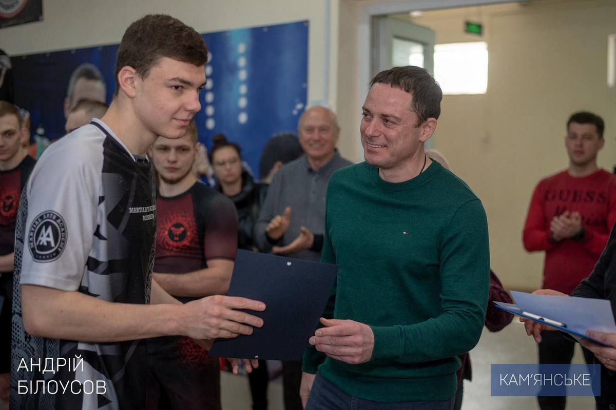 Им удалось добыть в борьбе 5 золотых медалей, 4 — серебряных и 2 — бронзовых.