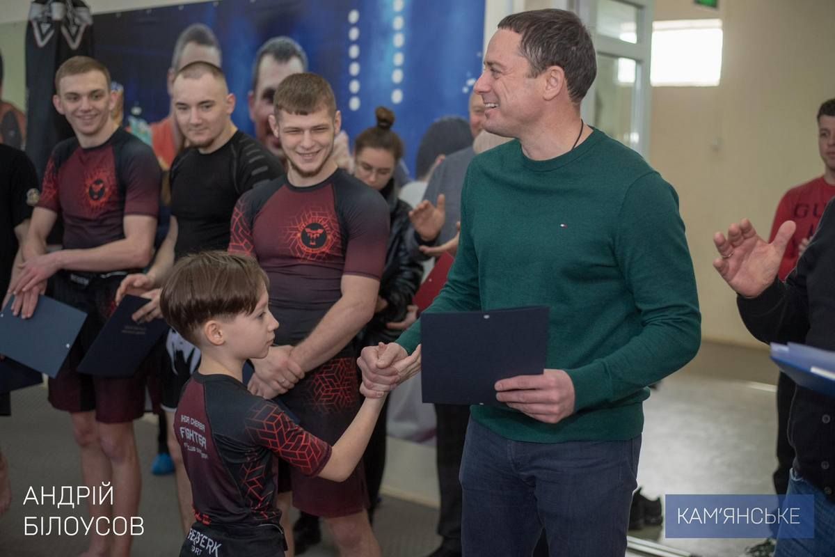 В нем приняли участие около 427 участников со всех уголков страны.