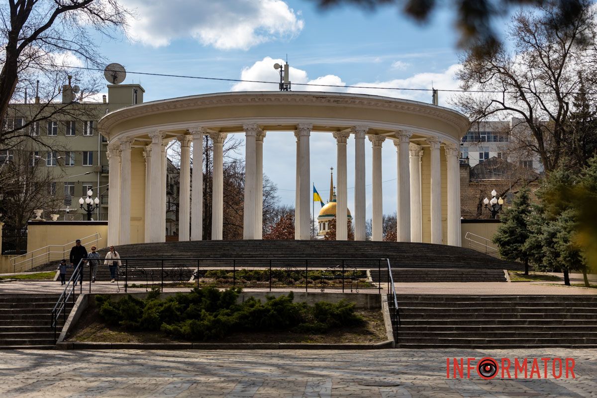 Очаровательная весна посетила Днепр и начала украшать город.