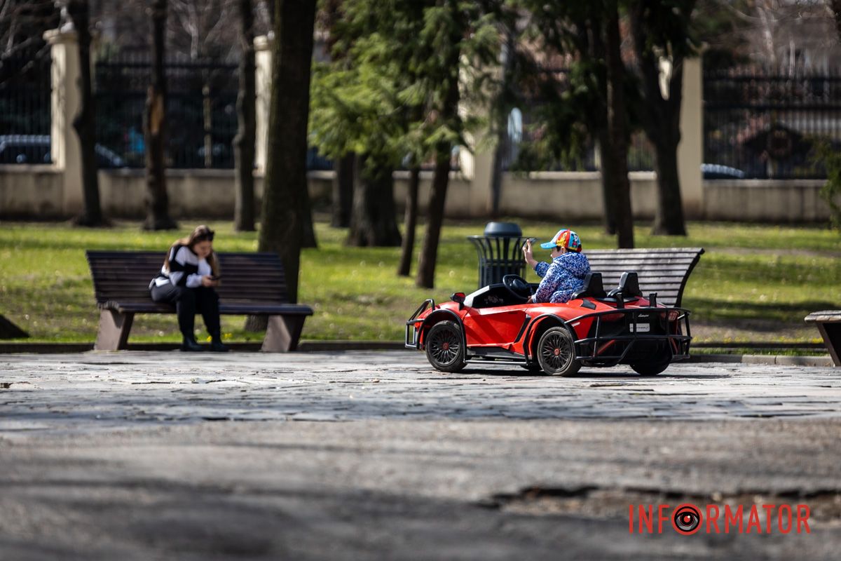 Очаровательная весна посетила Днепр и начала украшать город.