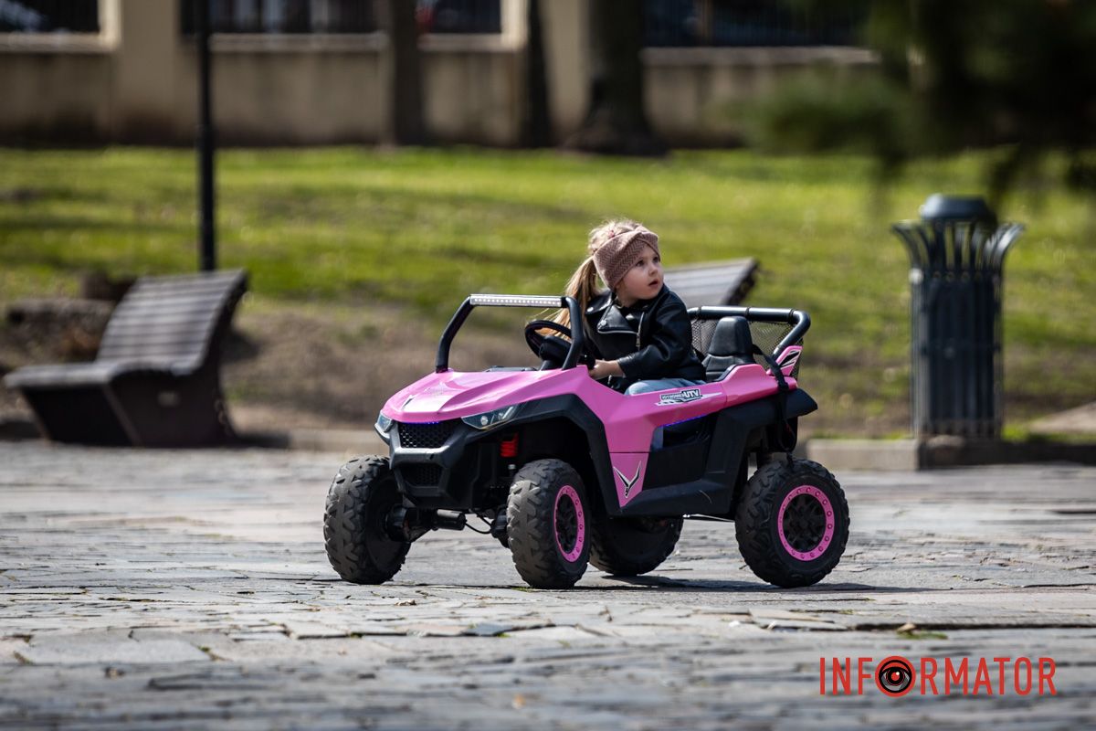 Волшебная весна посетила Днепр и начала украшать город.