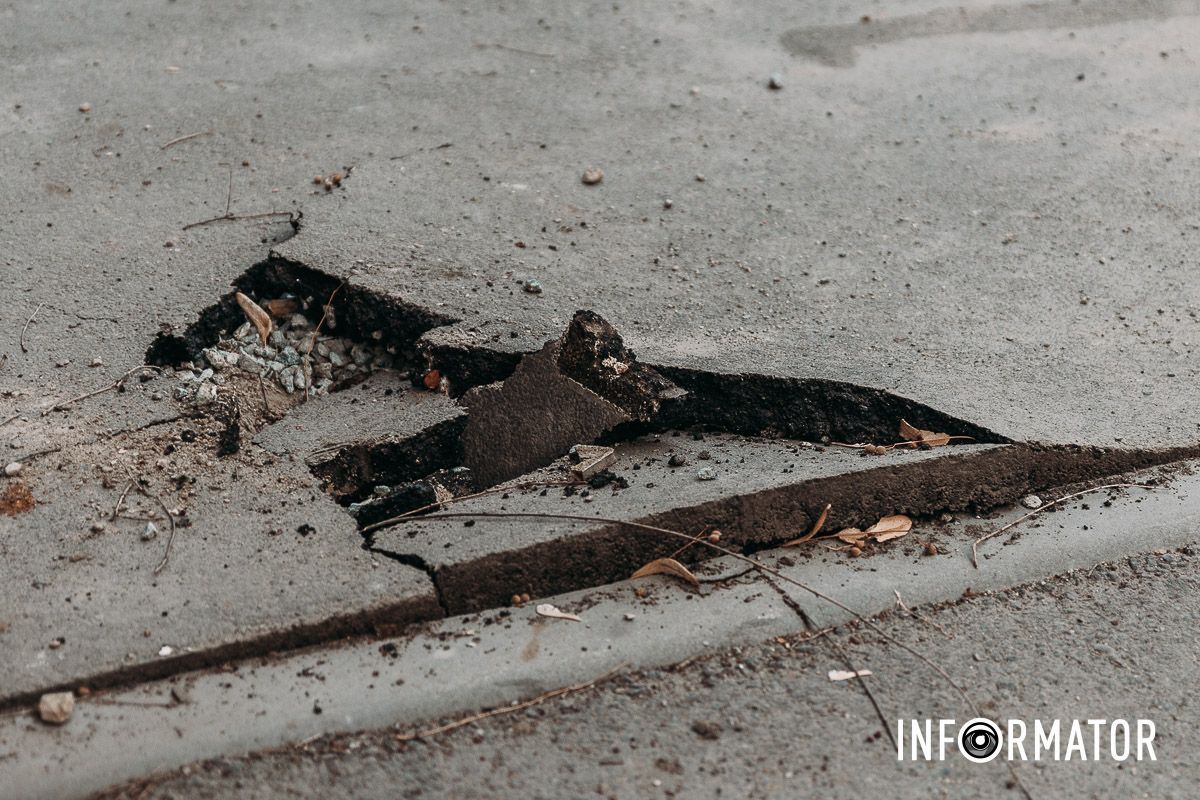 Уже встановили криво: у Дніпрі на демонтаж та реновацію антипаркувальних стовпчиків витратили понад 2 мільйони гривень 9