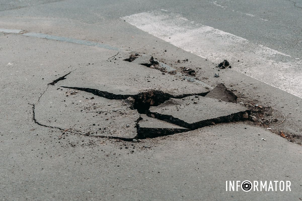 Уже встановили криво: у Дніпрі на демонтаж та реновацію антипаркувальних стовпчиків витратили понад 2 мільйони гривень 14