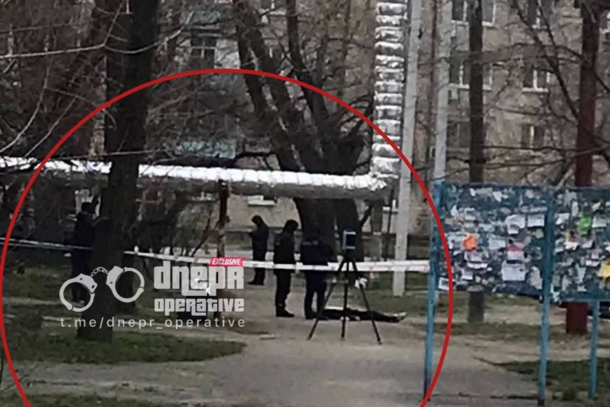 Тело мужчины нашли возле лицея №70 Тело мужчины нашли возле лицея №70